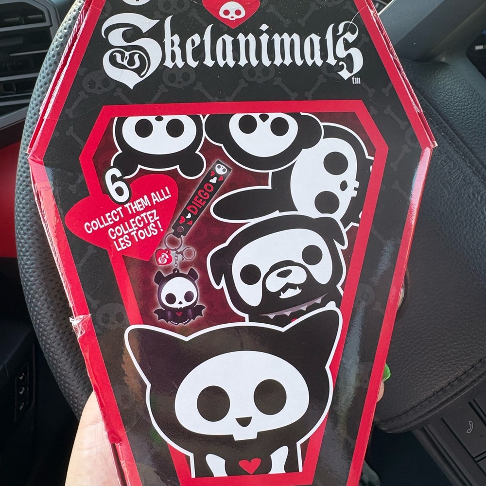 Skelanimals keychain MAXX